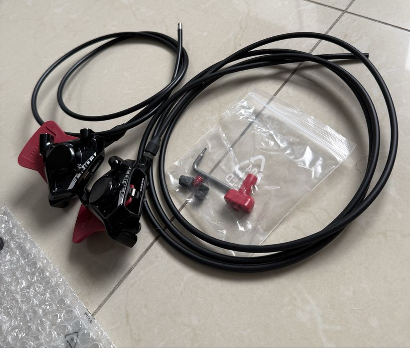 Klamkomanetki SRAM FORCE AXS E1 zaciski przewody