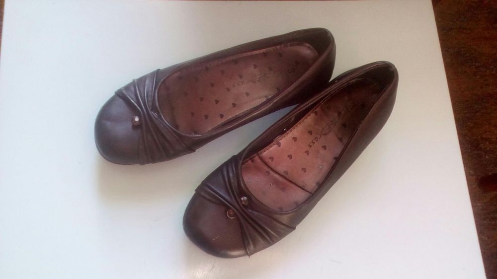 Продаю туфли - длина стельки 23см