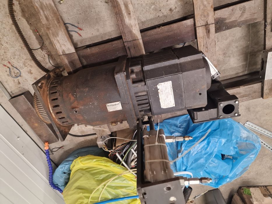 Silnik z przekładnią z frezaki bridgeport TNC3