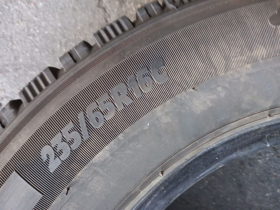 Opony używane 235/65/16c michelin 2x6 mm 2020 rok prod