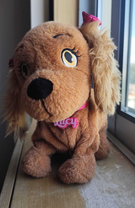 Cadela Lucy - boneco interativo