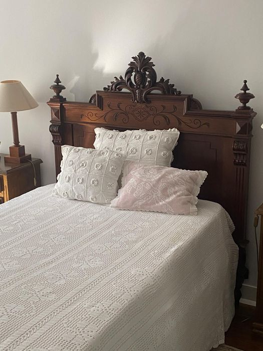 Cama antiga restaurada