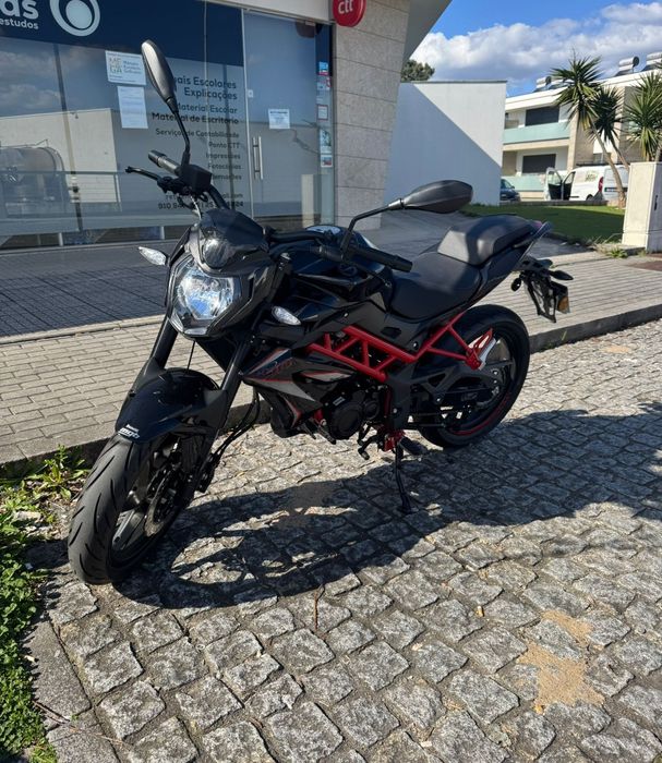 Benelli BN 125 com 590km!