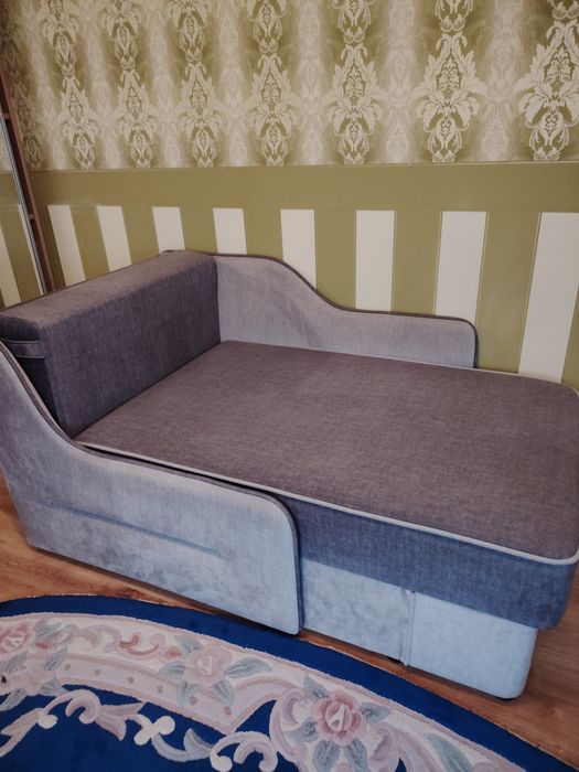 Диван, крісло. Стан новий. Можна в вітальню, або на кухню. 190х80см