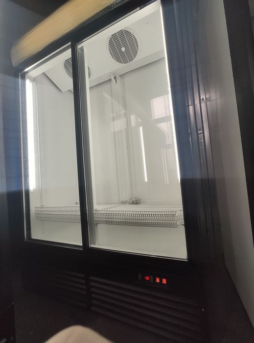 Холодильна шафа вітрина UBC Large 1500 сірий, стан супер. Гарантія