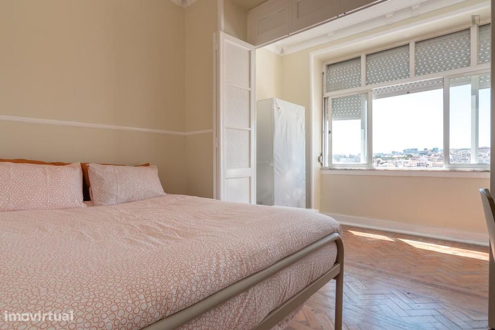 Quarto - localizado em Intendente Lisbon