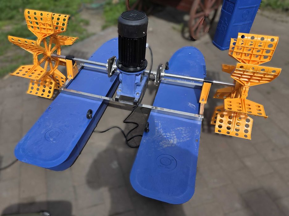 Napowietrzacz łopatkowy do stawu rybnego hodowla ryb