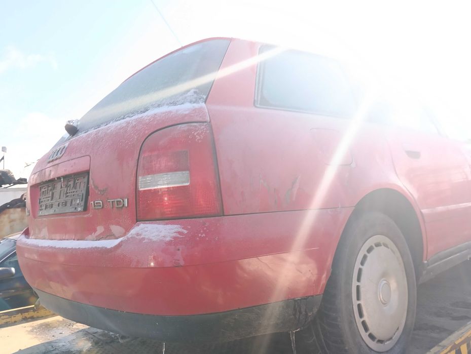 Audi  A4 B5   1.9  Tdi  Na  elementy