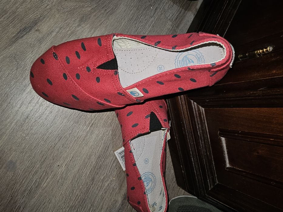 Alpercatas vermelhas  novas