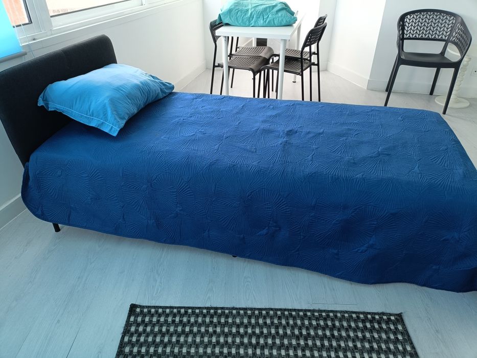 Cama de solteiro e colchão IKEA