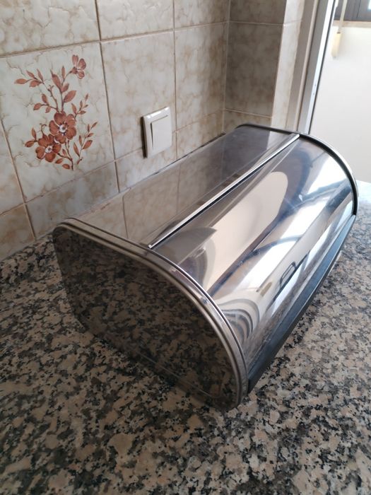 Caixa para Pão BRABANTIA Brilliant Steel Roll Top. Caixa de pão de aço com tampa deslizante. Medidas: 44 de largura, 25 de profundidade e 17 de altura