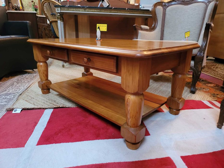 Mesa de centro em madeira maciça com gavetas64584277321859123