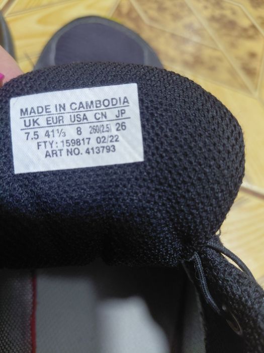продам кросівки Salomon