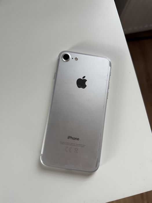 iPhone 7 32 GB + kabel