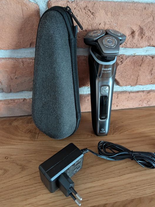 Philips Inteligentna Golarka Series 9000 (Model S9987) Etui + Ładowarka