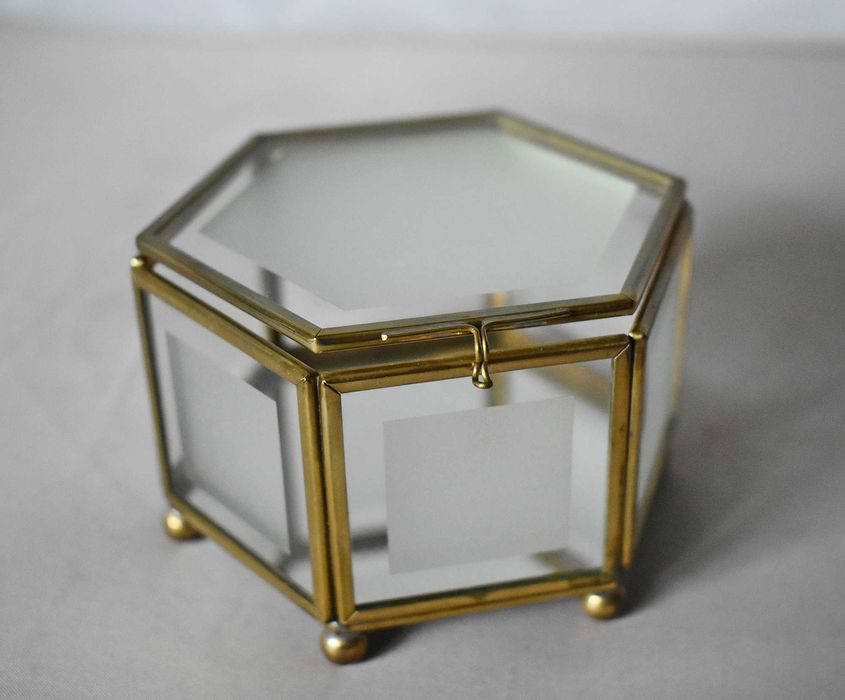 Szklana szkatułka puzderko na biżuterie