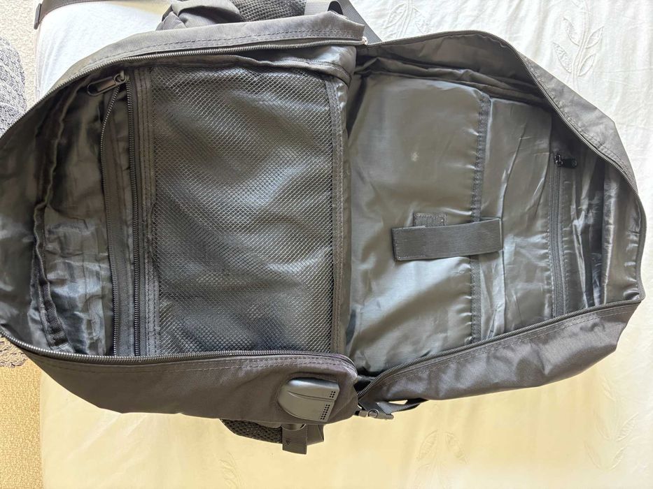 Mochila de viagem grande com USB, compartimento para portátil e para calçado