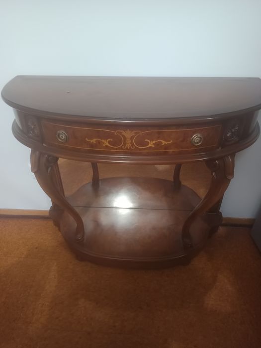 Aparador antigo com espelho