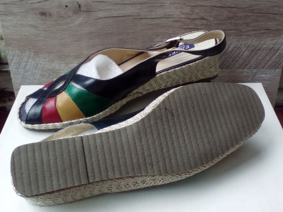 Продам босоножки шлепанцы шлепки женские