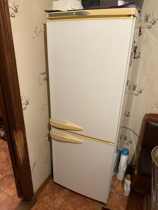 Холодильник Stinol на запчасти (полуработающий)