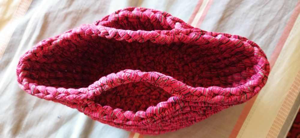 Bolsa artesanal feito em trapilho