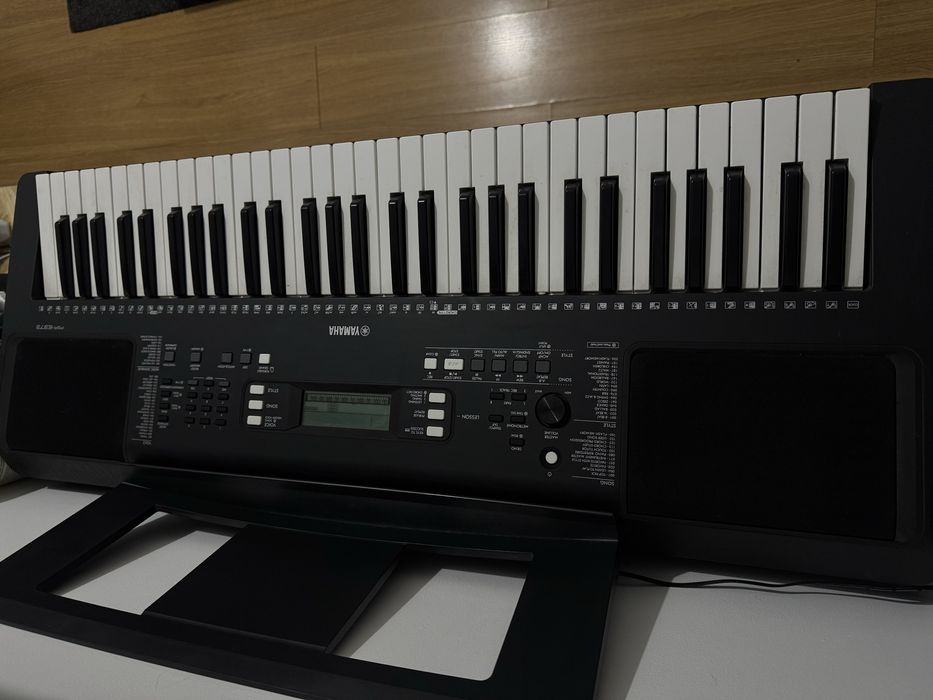 Piano yamaha psr-E373