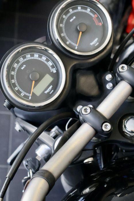 Triumph T100 ( RESERVADA)