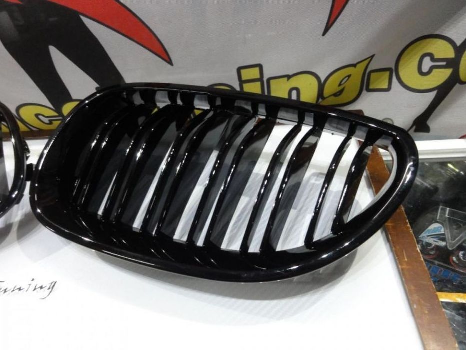 Grelha frontal BMW E60 2003-2010 M5 look / dupla lamina em preto piano brilhante