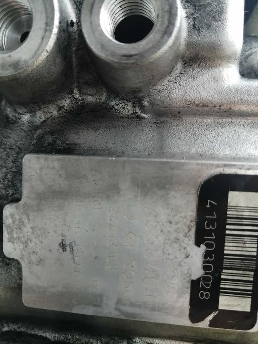 Vendo bomba injetora e 4 injetores em muito bom estado e conservado