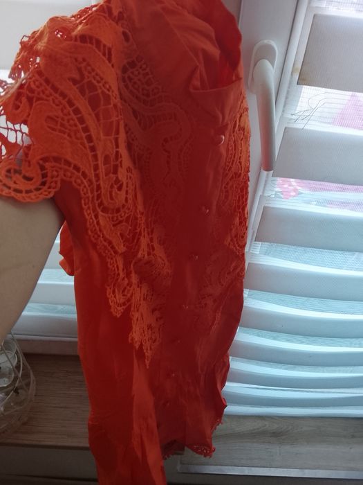 Piękna elegancka sukienka z haftem orange