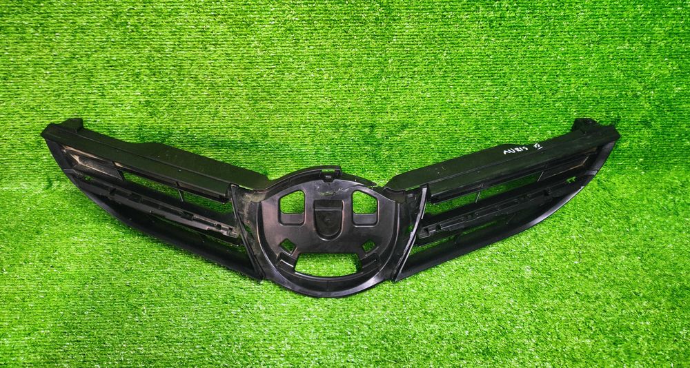 Atrapa Chłodnicy Gril Grill Toyota Auris II 2013-