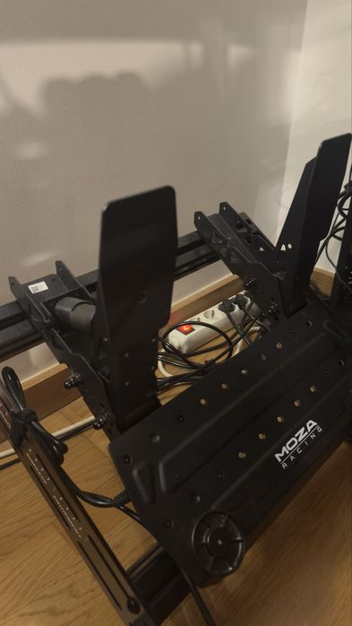 MOZA R3 + KS Wheel + Pedais SR-P Lite — Sim Racing
