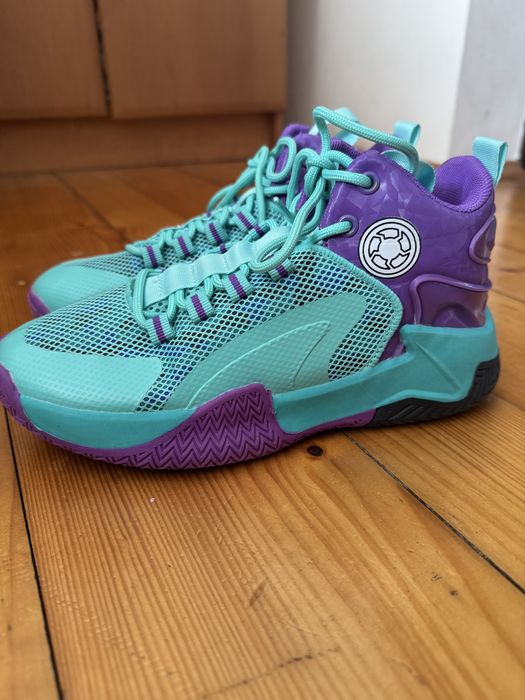 Дитячі баскетбольні,волейбольні кросівки