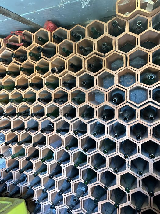 Vendo garrafeira para por garrafas de vinho