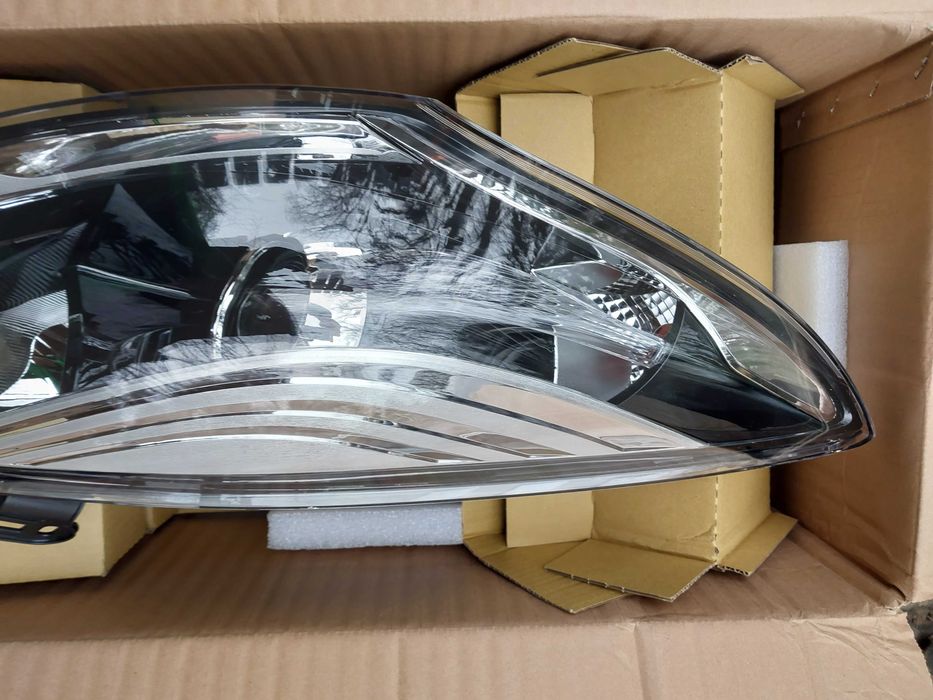 RENAULT MEGANE III LIFT 2013+ lampa przednia nowa