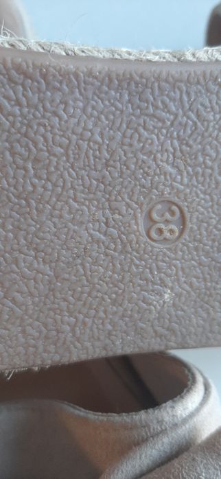 Klapki na koturnie 38