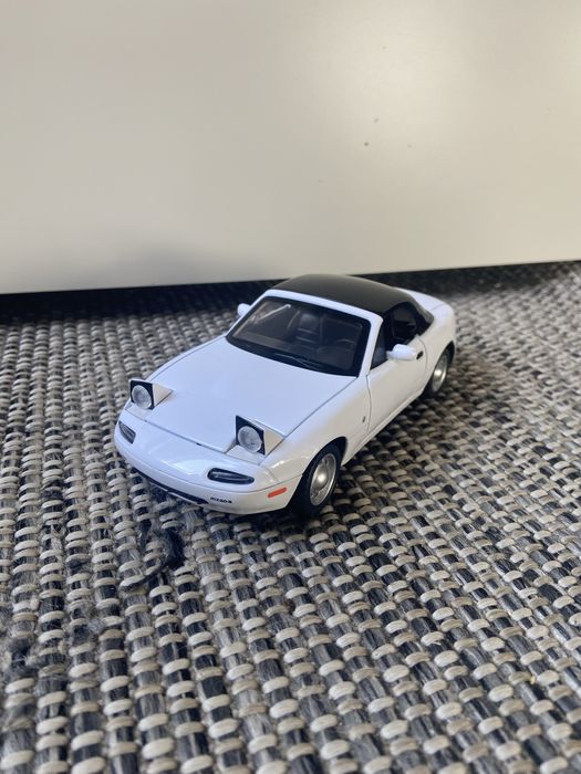 Model Mazda Miata MX5 1:24