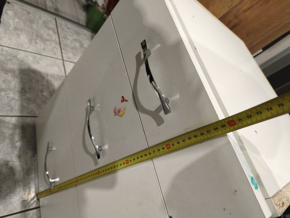 Pojemny kontenerek pod biurko komoda