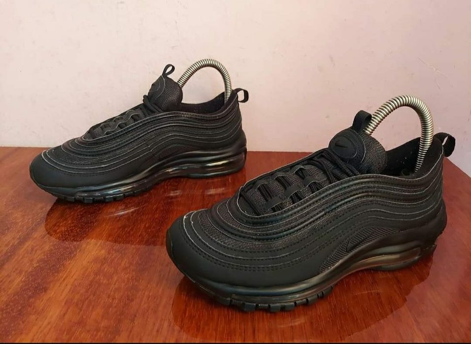 Кросівки фірми nike air max 97 оригінал 

Розмір по бірці:
Us 5.5 Y