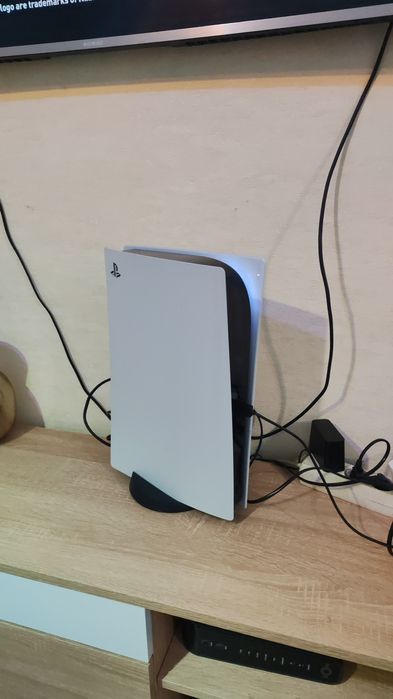 PlayStation 5 como nova com caixa e um comando