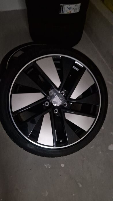 Nowe oryginalne koła Zimowe zima felgi opony Audi Etron GT 21" Fvat