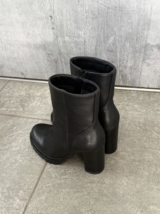 Botki na słupku Clara Barson WS5881-03