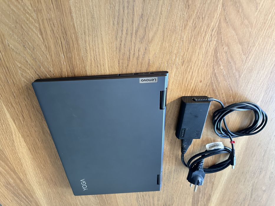 Lenovo Yoga 7 2-in-1, portátil premium com ecrã tátil