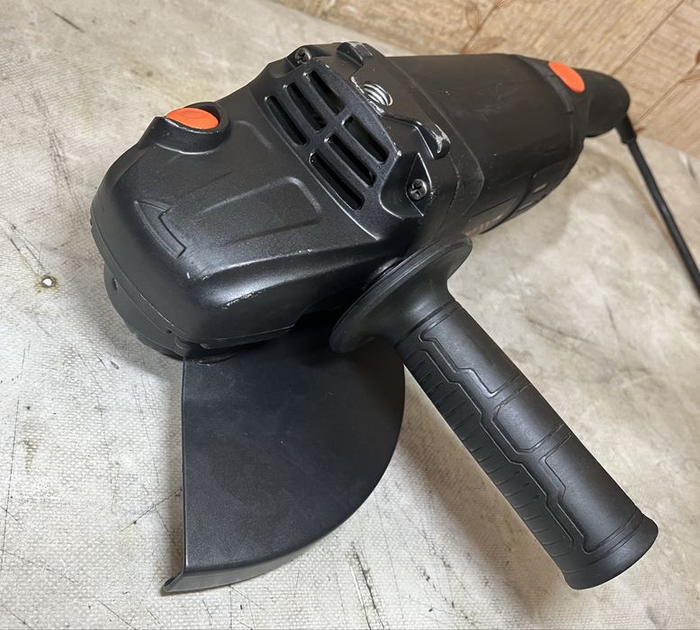 Болгарка Dnipro-M GL-240 | 2400 Вт | Плавний пуск | Гарантія до 2028 р