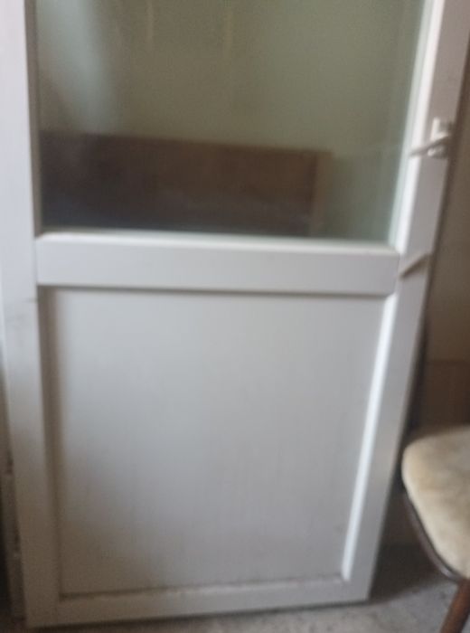 Віддам безоплатно балконні дерев'яні двері, зі склом