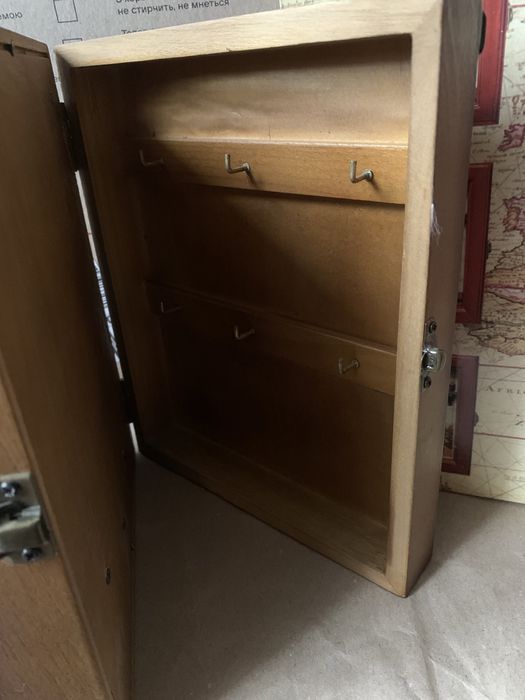 Ключниця настінна дерев‘янна( панно)