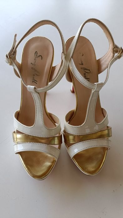 Sandália Branca e Dourada 36