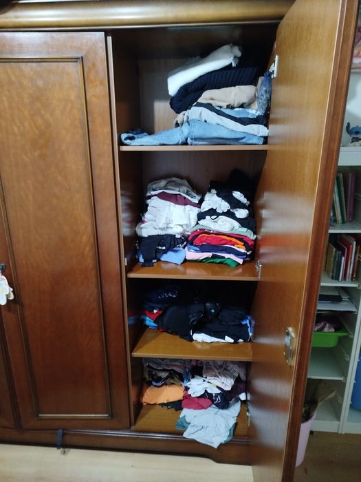 Guarda fatos em madeira maciça