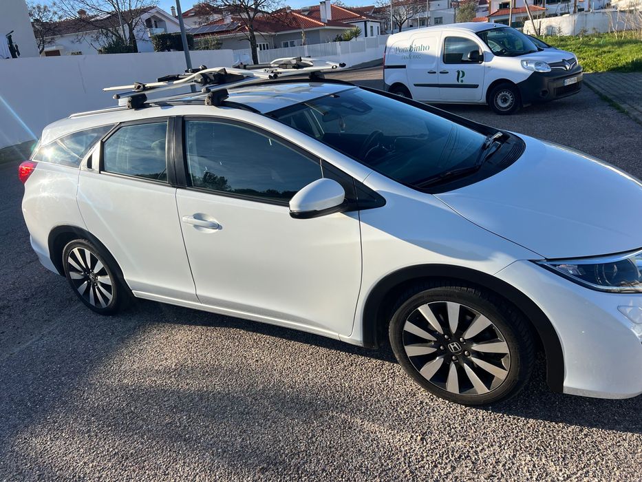 Honda civic I-DTEC de garagem