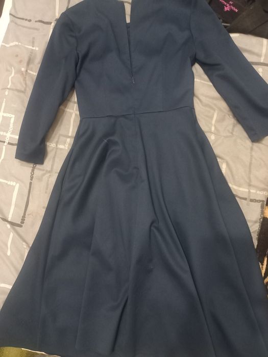 Сукня від Наталі Болгар глибокого сонього кольору.З кишенями